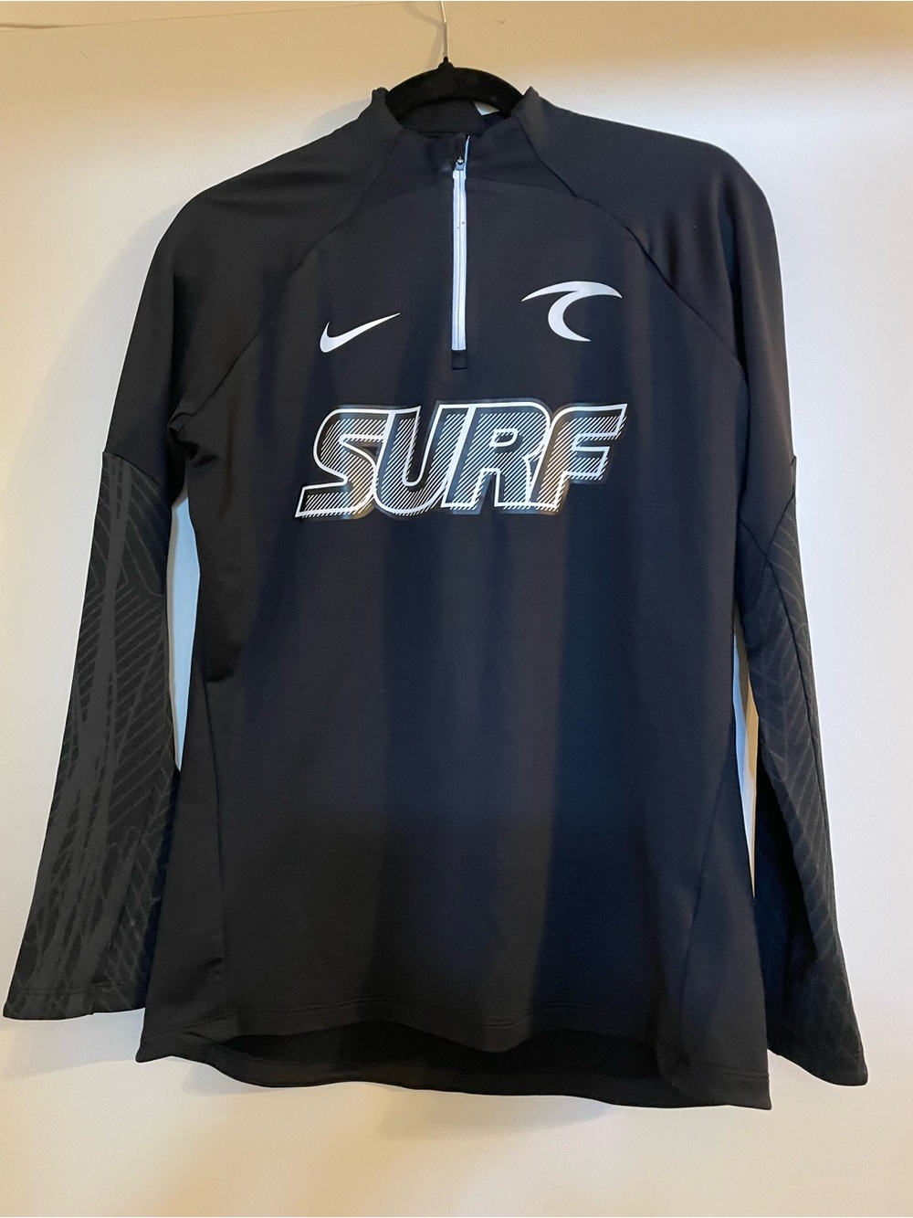 Women Nike Black  Surf Long-Sleeve Zip Rash Guard